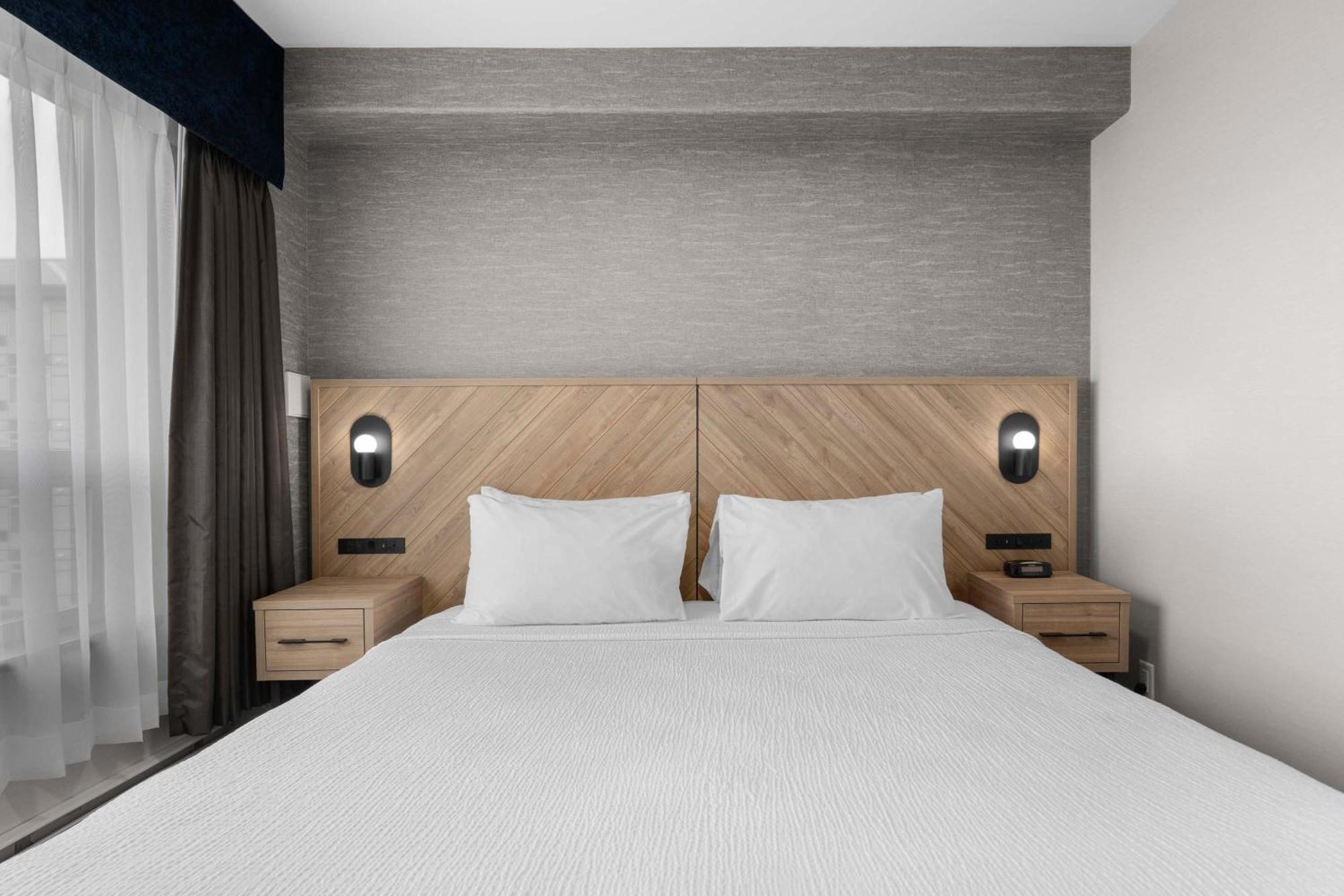 Standard Suite mit 1 Kingsize-Bett, Schlafsofa und Küchenzeile